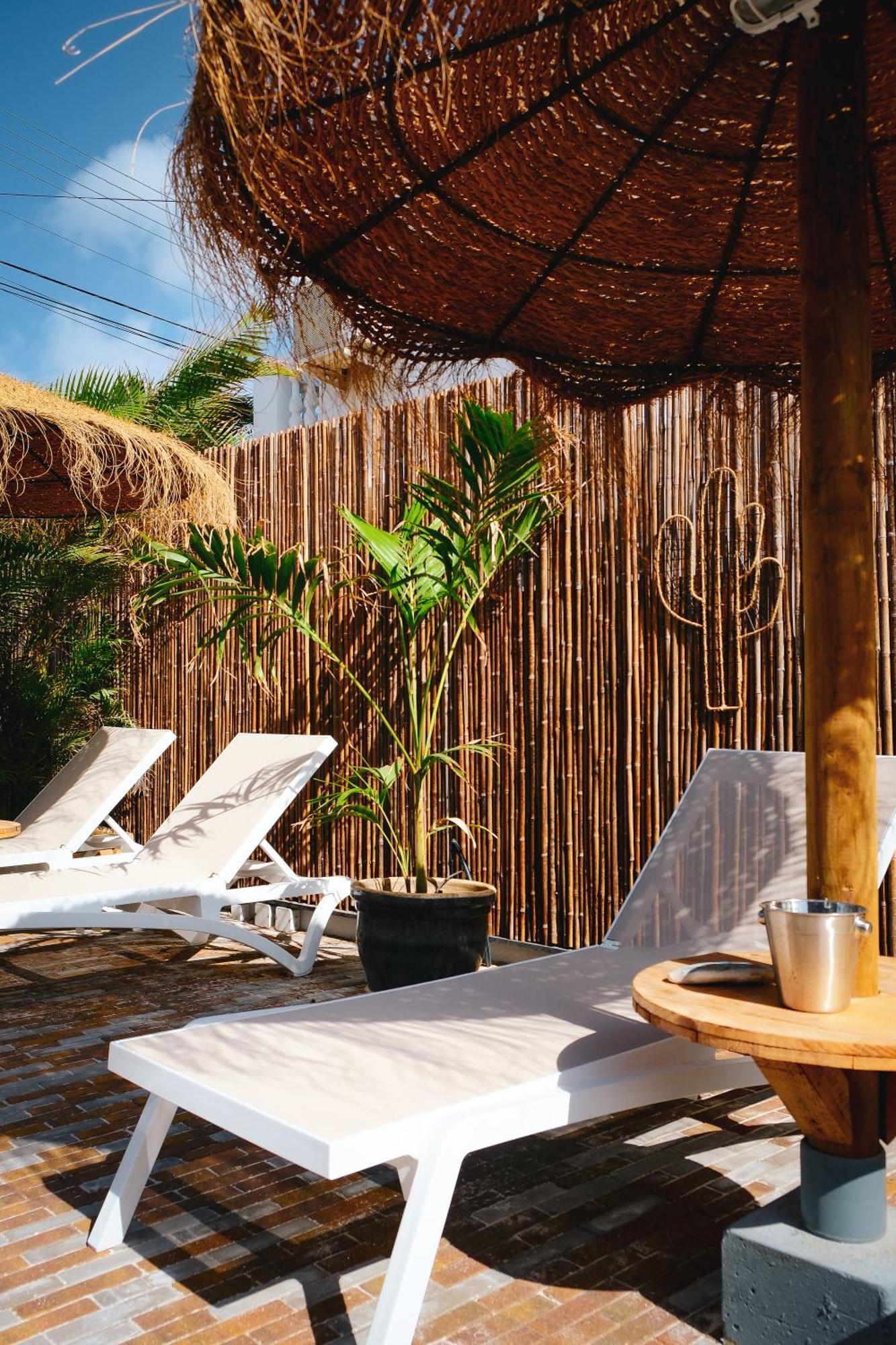 Tiki Blou - Mini Resort Centraal Gelegen Tussen Mambo Beach & Jan Thiel Willemstad Buitenkant foto